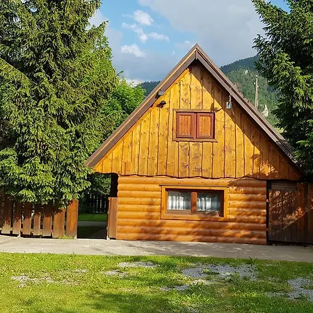 - Vysne Kamence بيت خشبي